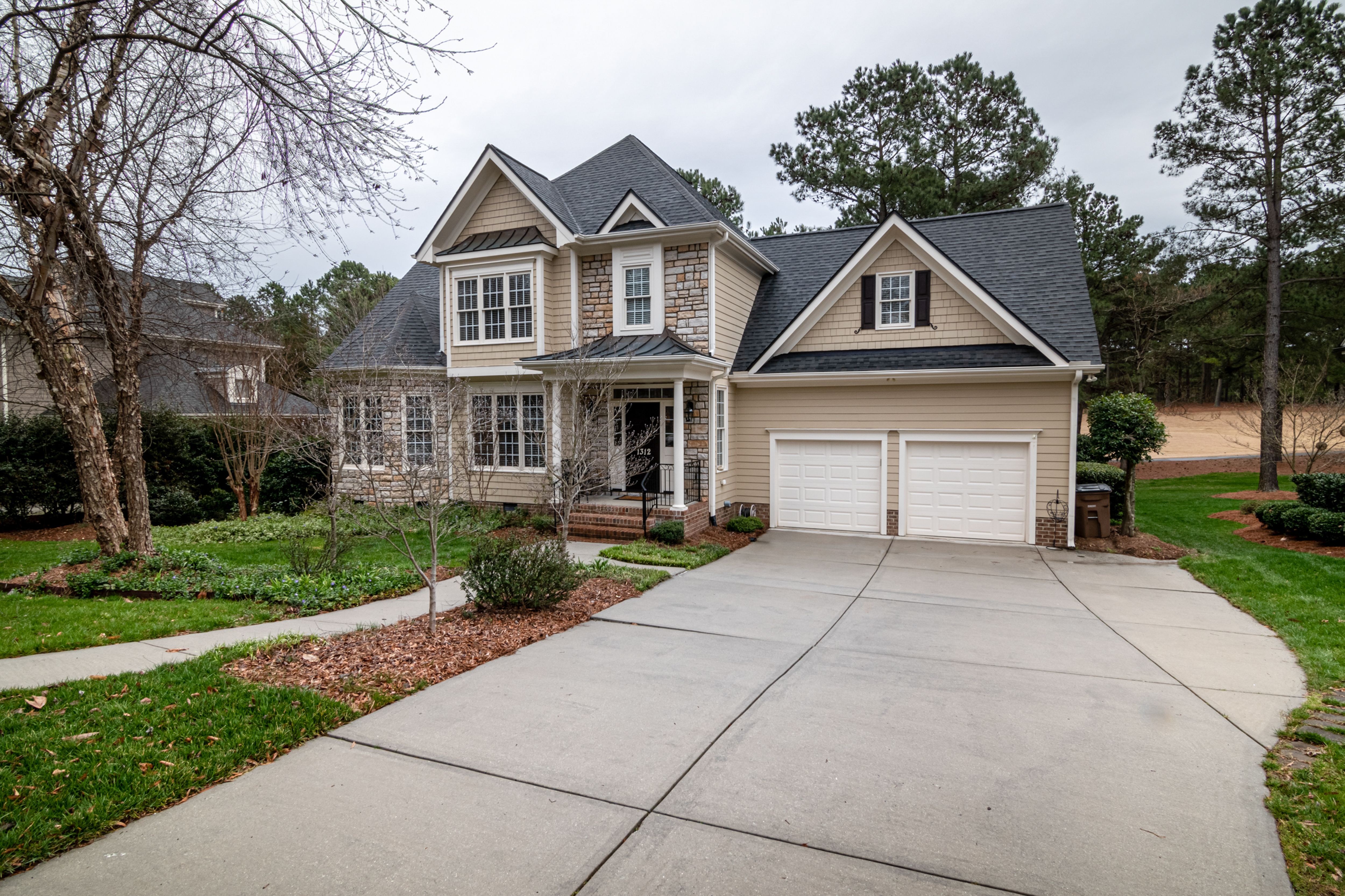 Morgan Creek Estate Approach — Driveway & Entrance
